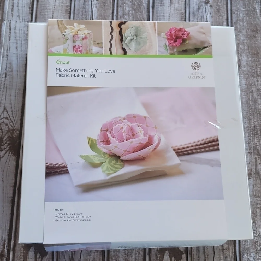 🆕️ Cricut Anna Griffin Make Something You Love Fabric Material Kit. NEW
